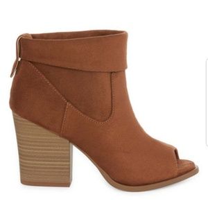 NIB POP Shawnee open toe bootie cognac